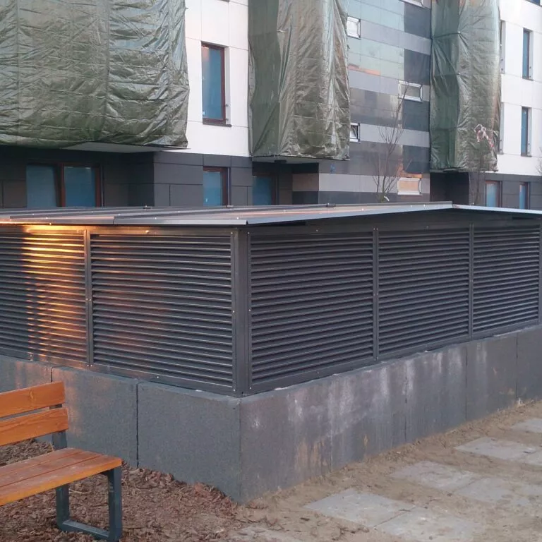 Nasada kominowa lamelowa na dachu budynku — realizacja Grid Poland